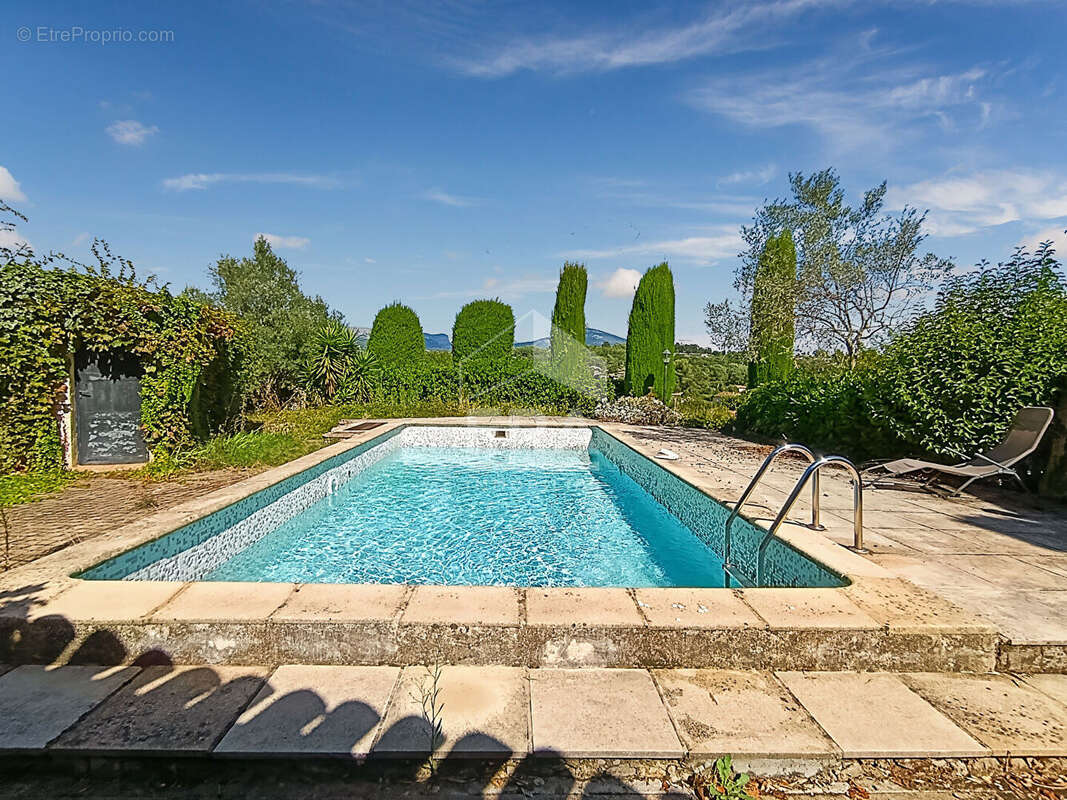 Appartement à MOUANS-SARTOUX