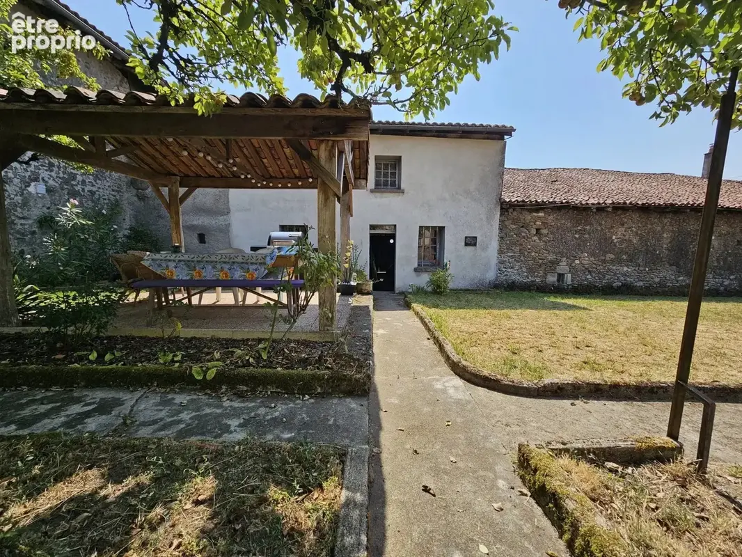 Spacieuse maison de village pleine de caractère et de potentiel - photo 20