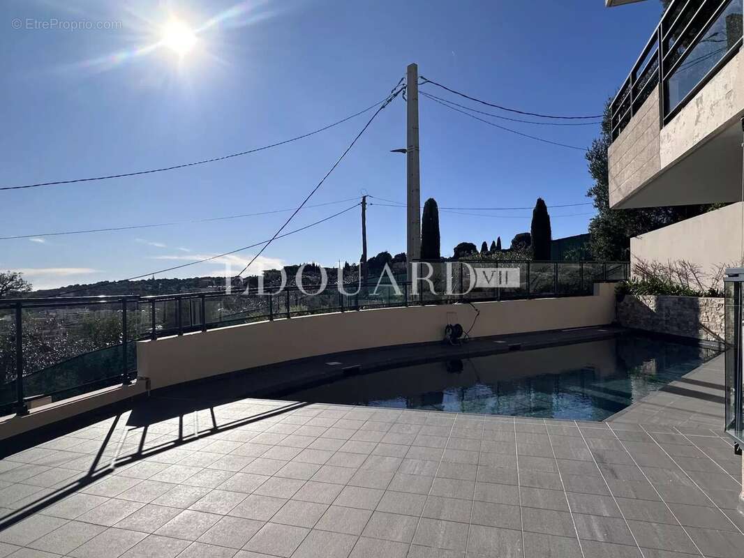 Appartement à ROQUEBRUNE-CAP-MARTIN