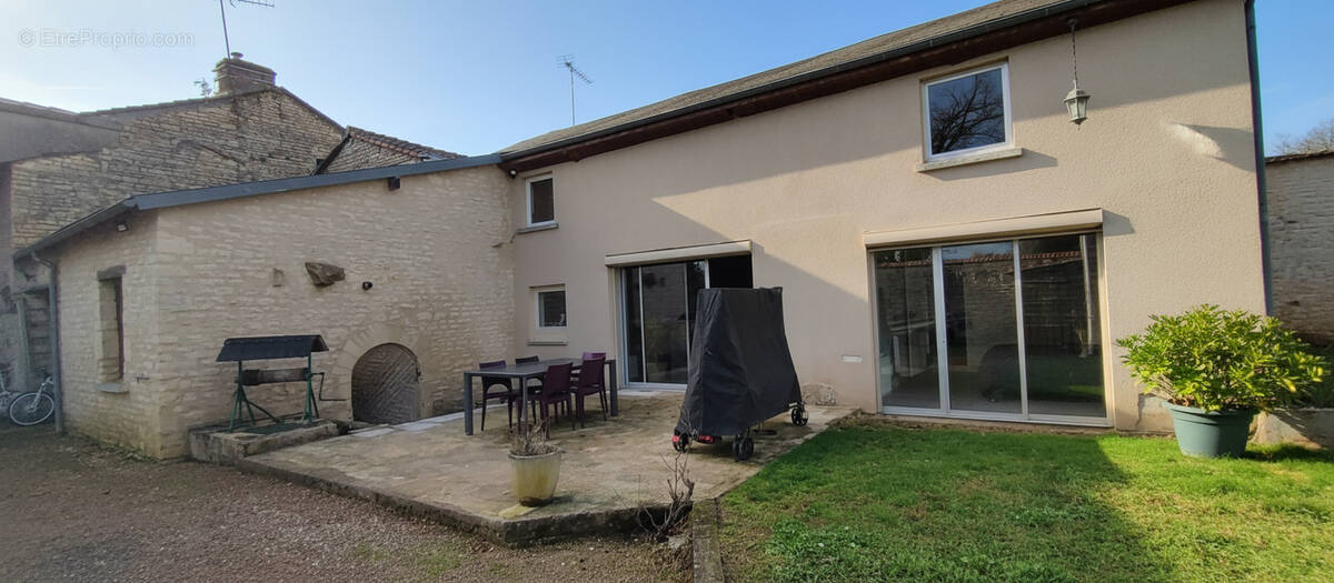 Maison à NEUVILLE-DE-POITOU