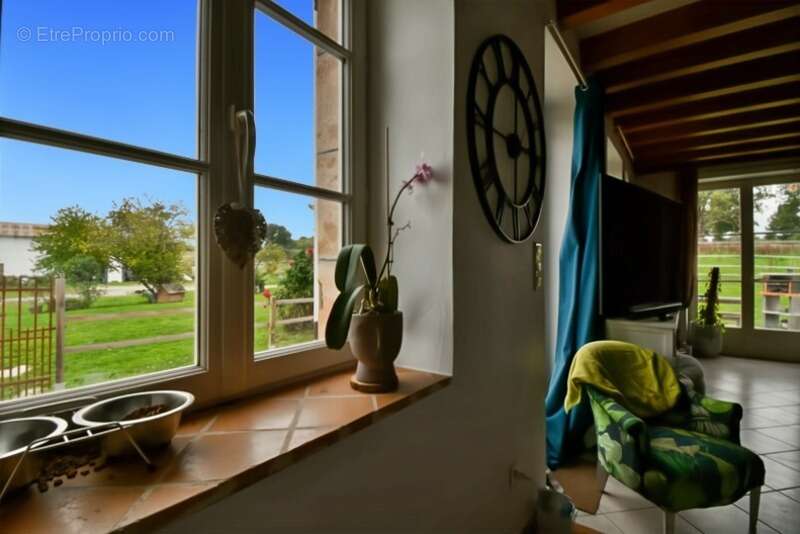 Maison à VALLON-EN-SULLY