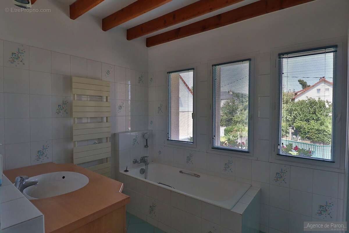 Maison à VERRIERES-LE-BUISSON