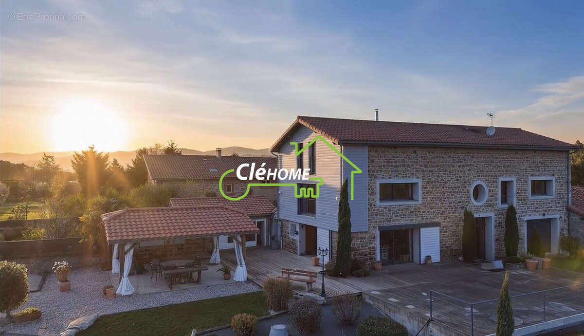 Maison à SAINT-CLEMENT-LES-PLACES