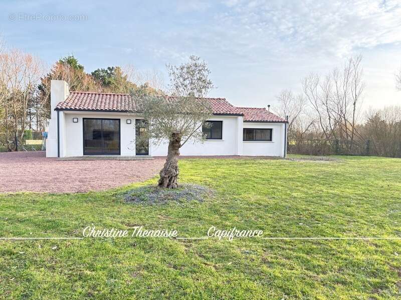 Maison à vendre Contemporaine - 2 chambres avec salle d'eau privative - Grand terrain  SAINT JEAN DE MONTS (85) - photo 3