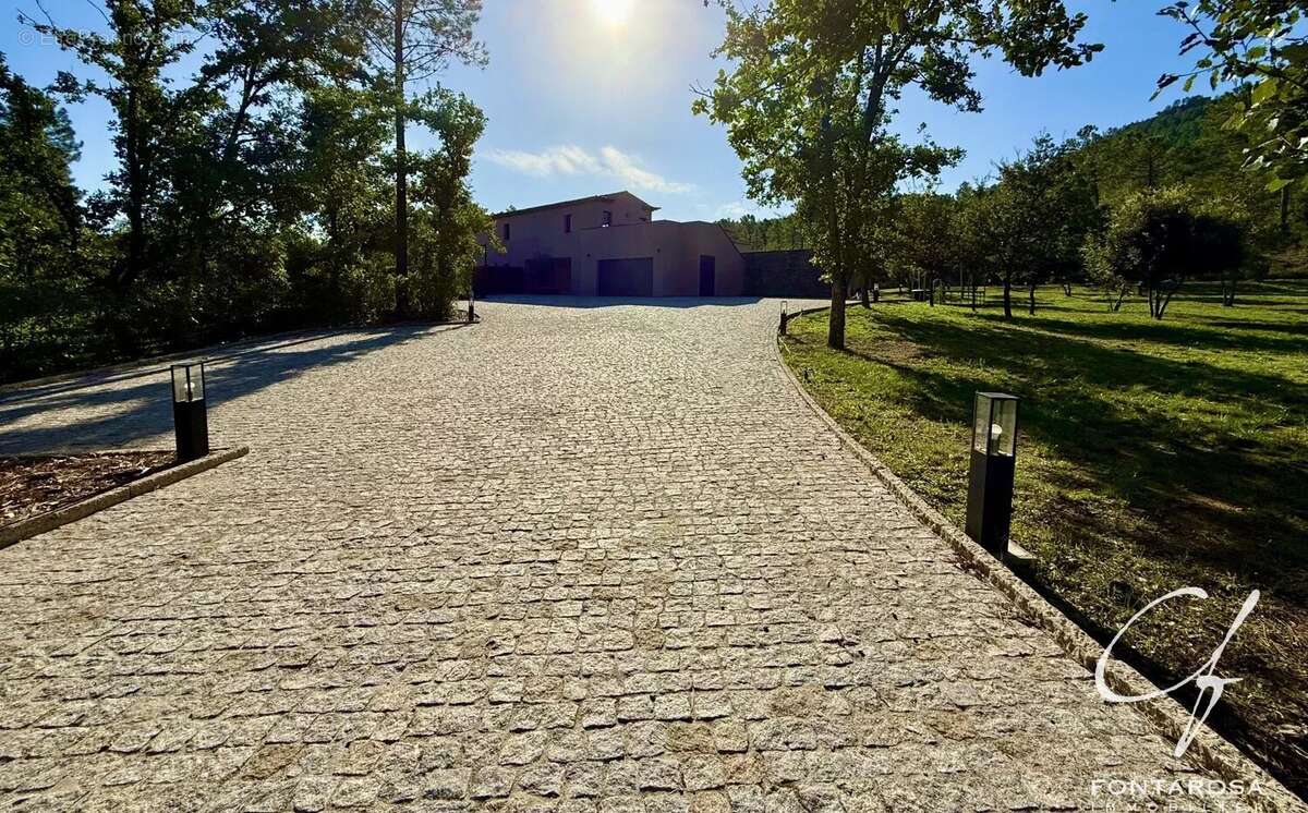 Maison à BAGNOLS-EN-FORET