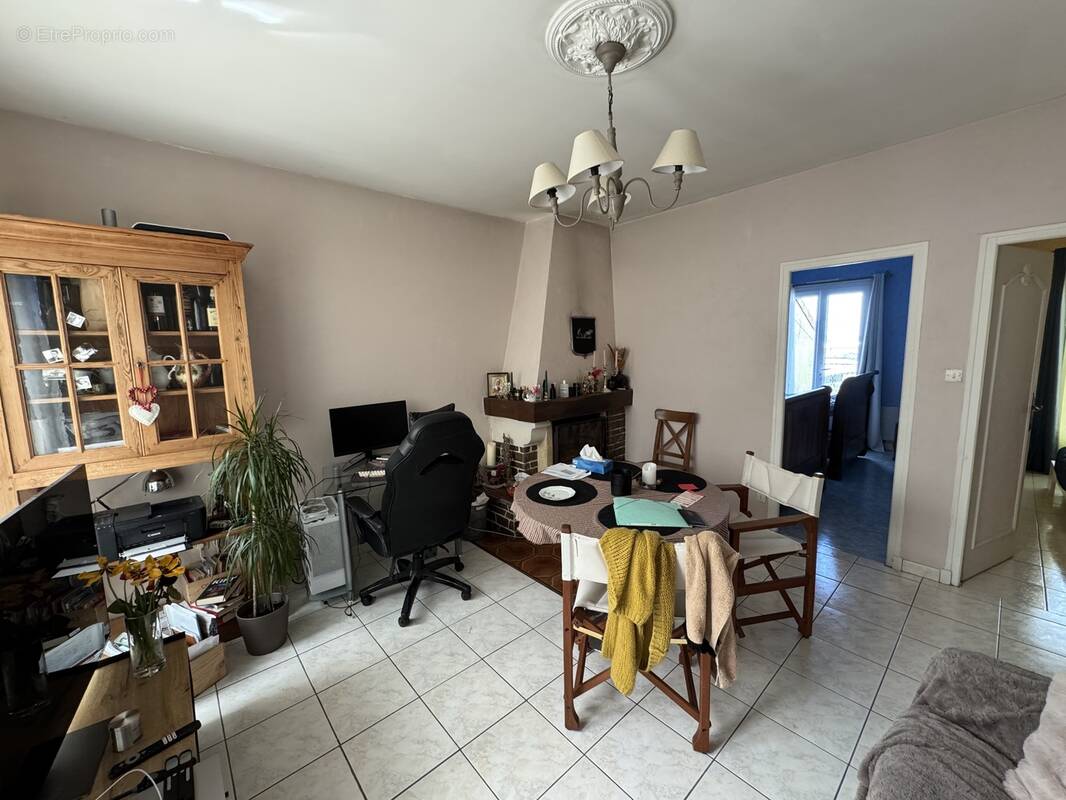 Maison à BARBEZIEUX-SAINT-HILAIRE