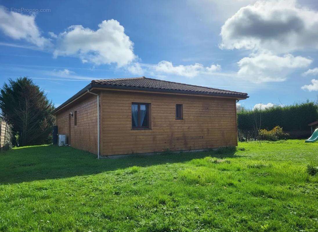 Maison à AUSSAC-VADALLE