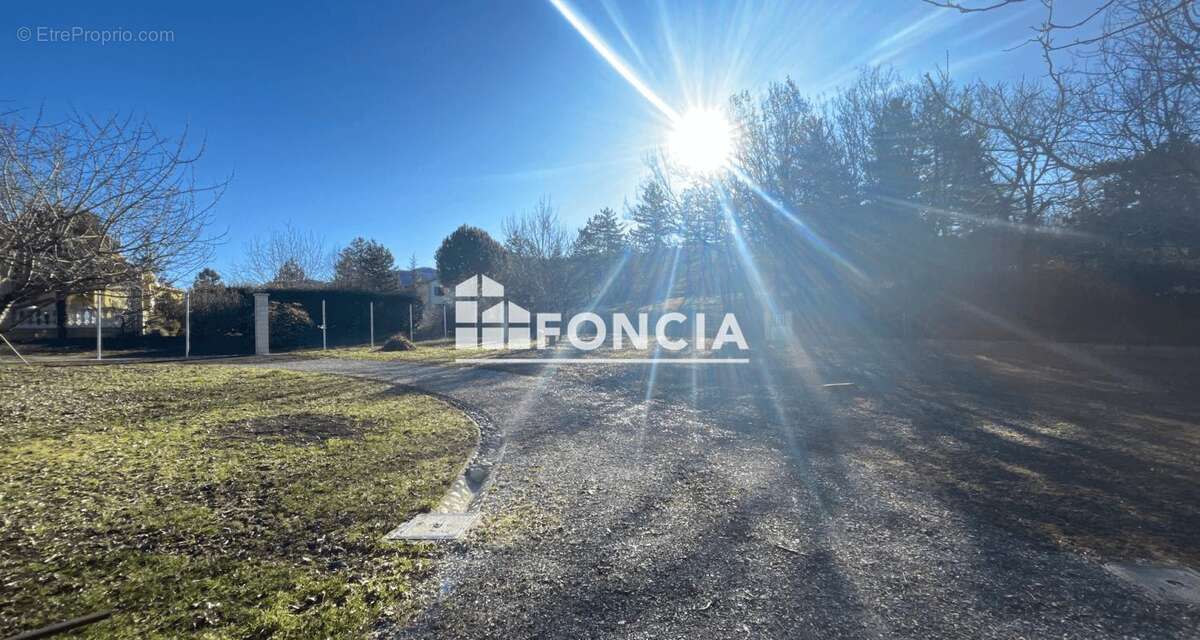 Terrain à LE BRUSQUET