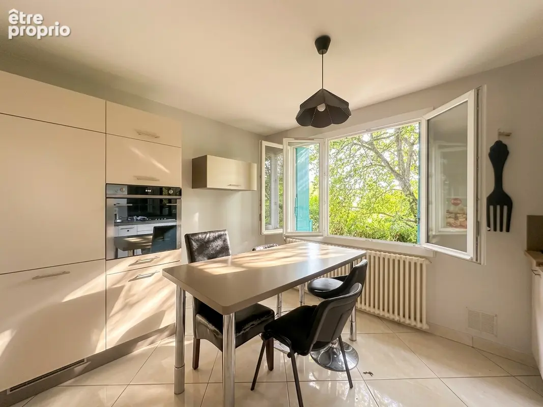 Maison Mantes La Ville - Fort potentiel - 3 chambres - 145 m² habitables -341 m² de terrain - photo 5