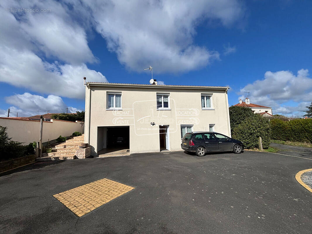 Maison à LA CHAPELLE-BASSE-MER