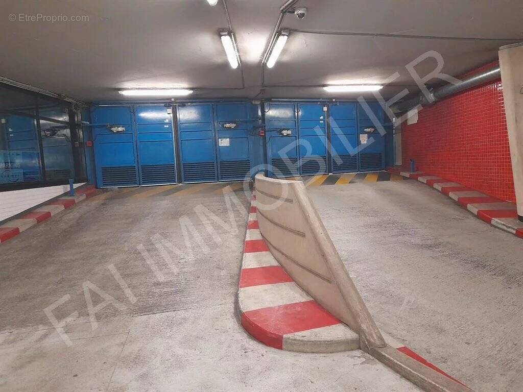 Parking à PARIS-12E