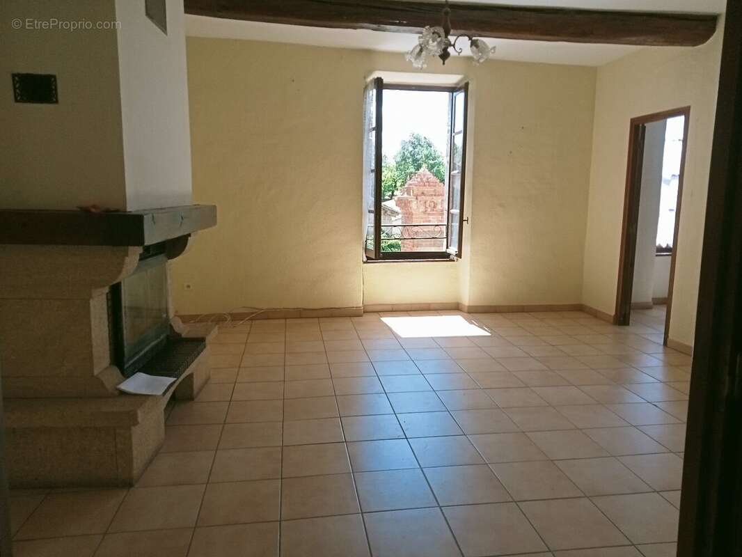 Maison de village avec jardin et garage. - photo 8