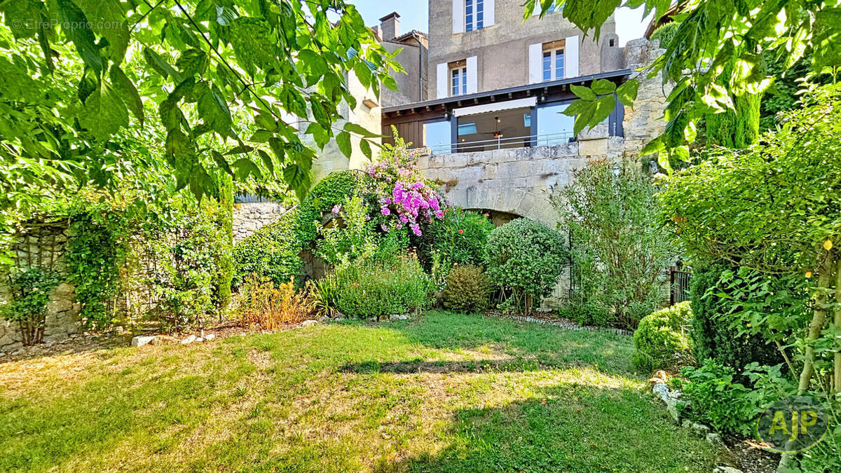 Maison à SAINT-EMILION