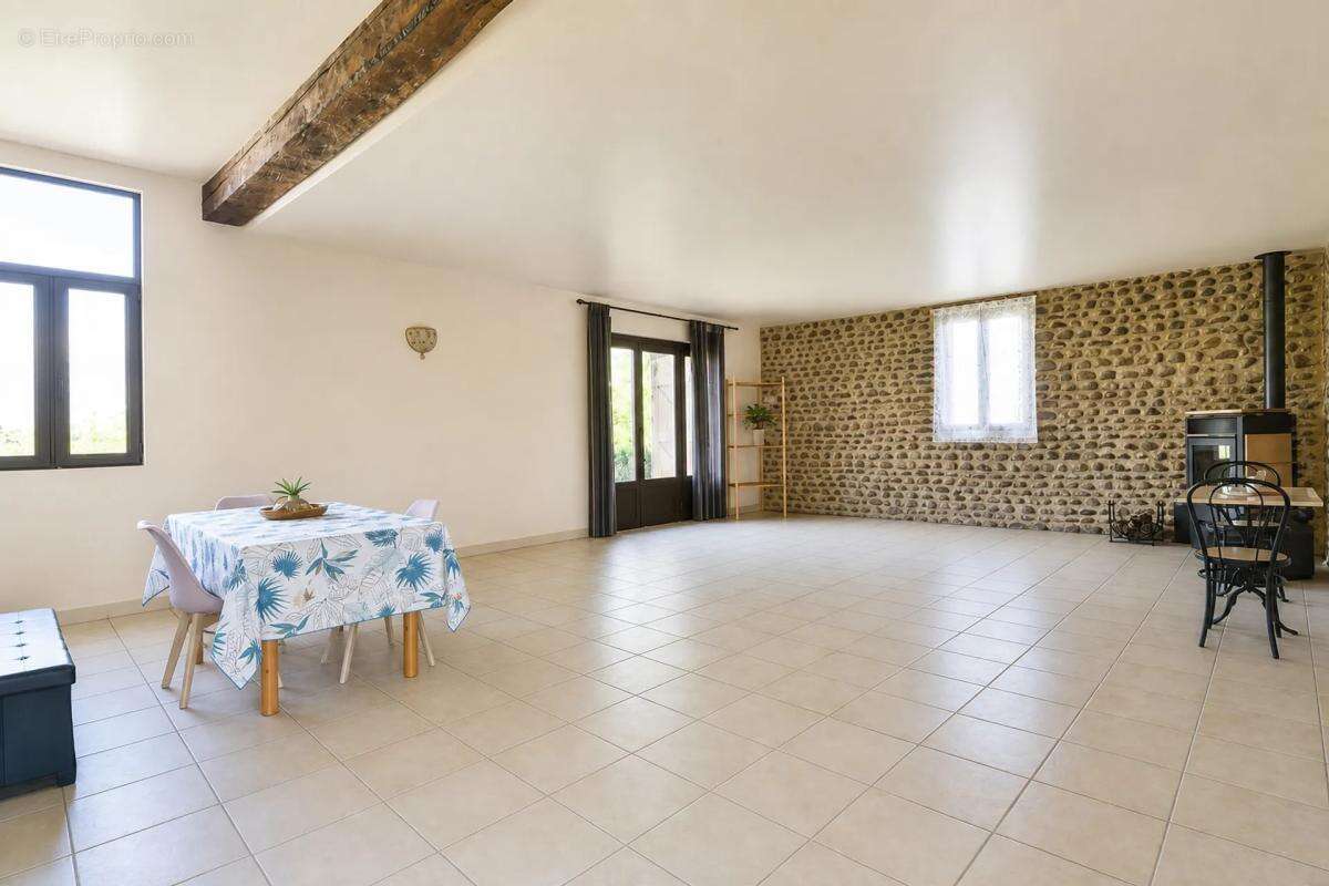 Maison à ESCOUBES