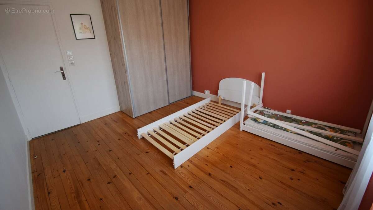 À VENDRE - VICHY quartier Beauséjour - Appartement T4 avec cave et garage - photo 9