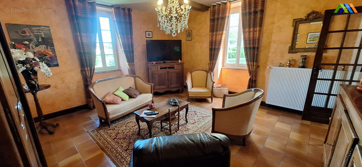 Maison 219 m² à Mirande  - photo 4