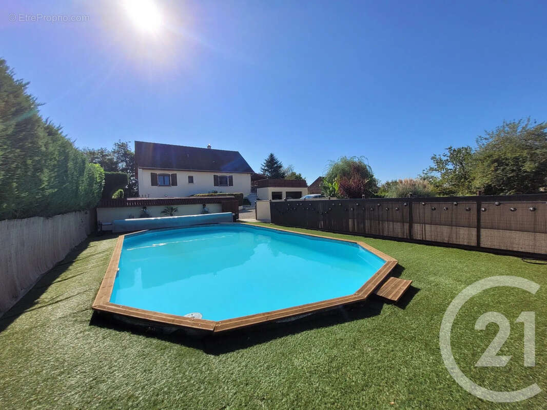 Maison 125 m² à Montpont-En-Bresse  - photo 2