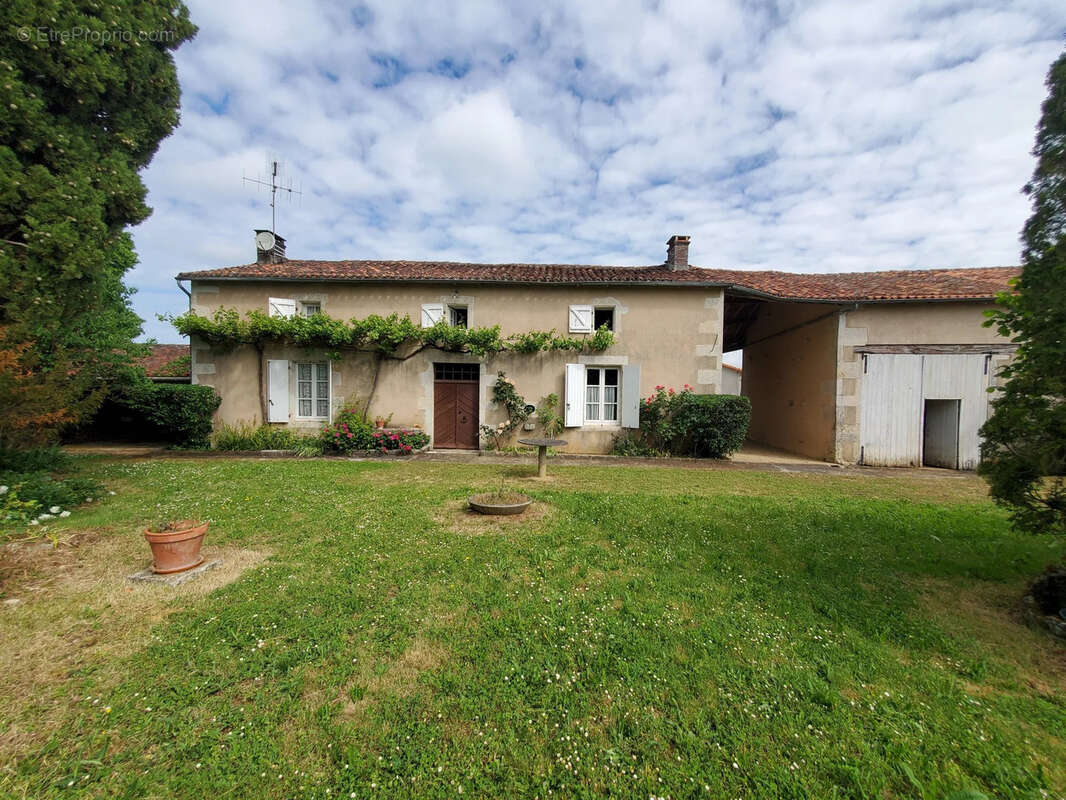 Maison à NANTEUIL-EN-VALLEE