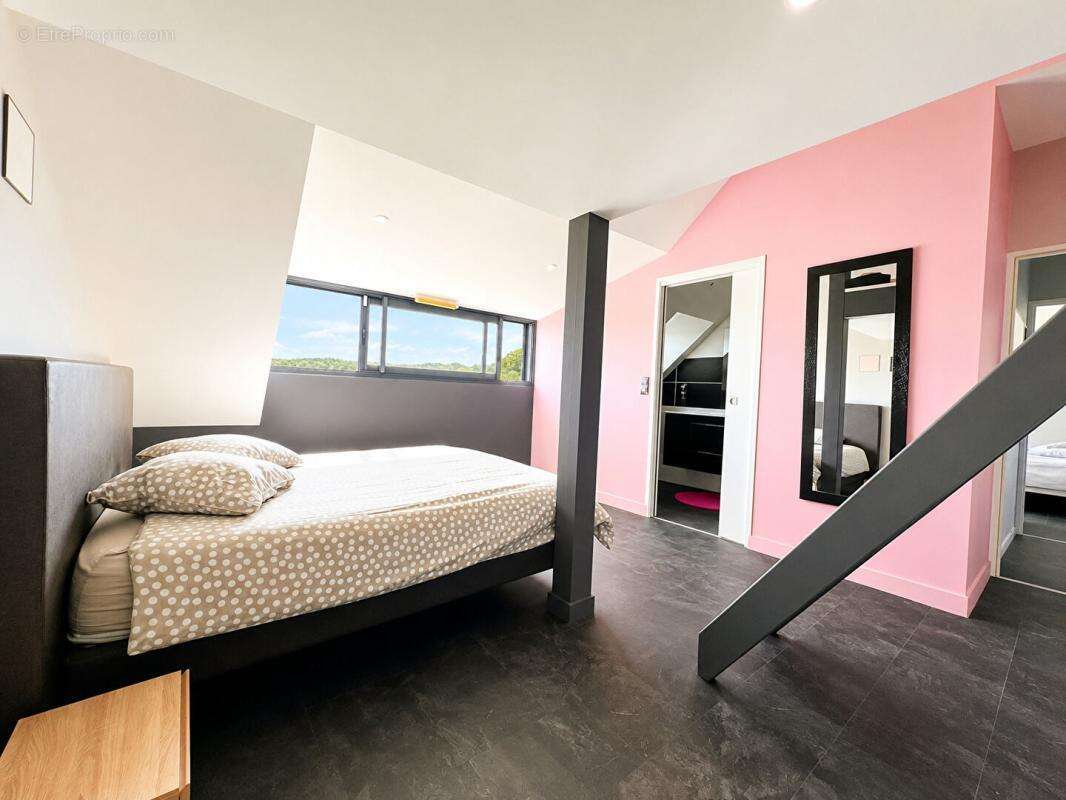 Belle contemporaine avec piscine- 196 m2 - 4 suites - photo 17