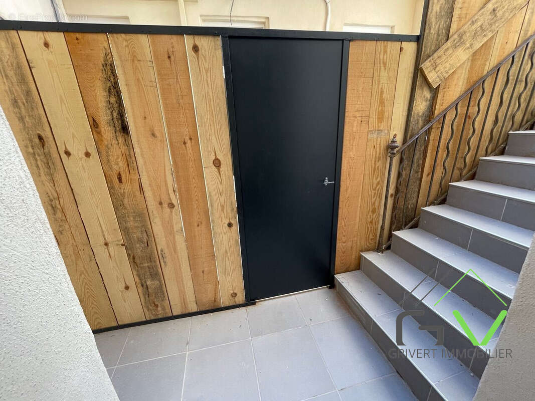 T2 RDC - Appartement à NIMES