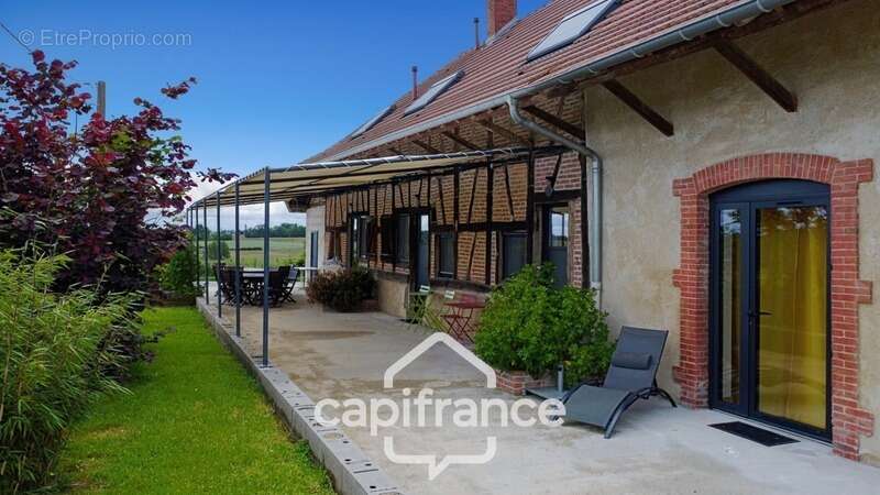 Propriété avec gîtes et chambres d’hôtes dans dépendances séparées et Maison bressane rénovée de 140 m² – Terrain 4374 m² –LOUHA - photo 18