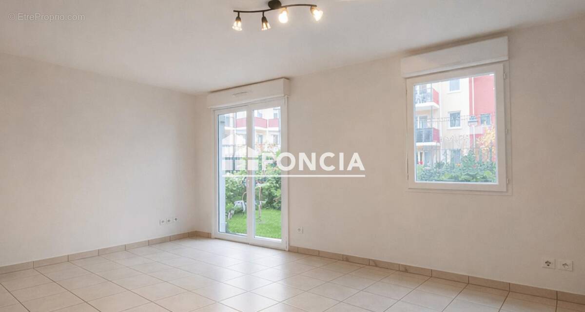 Appartement à LA RIVIERE-SAINT-SAUVEUR