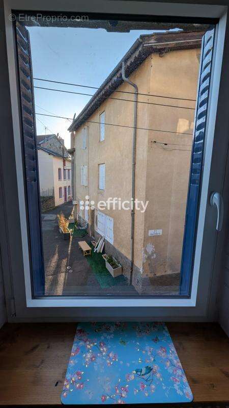 Maison à LA MONNERIE-LE-MONTEL