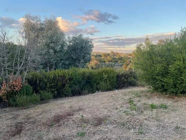 Terrain à LA ROQUETTE-SUR-SIAGNE