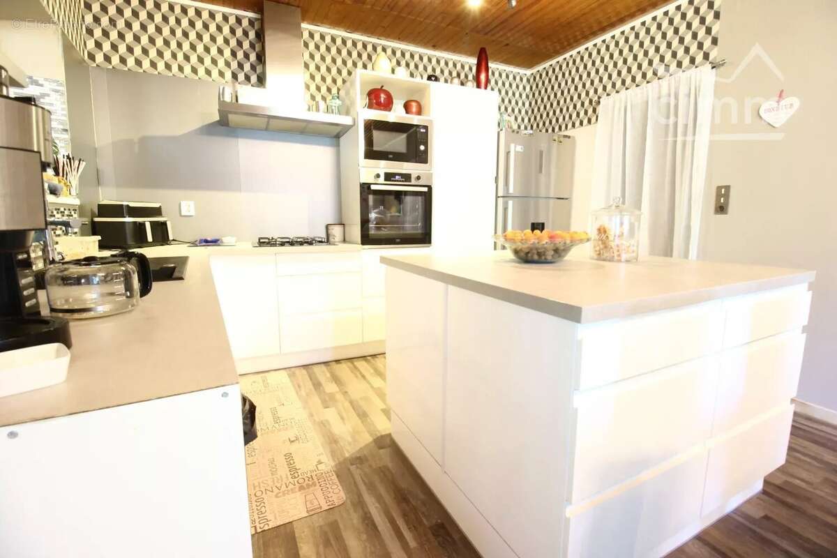 A vendre 2 maisons sur 23 000m² de terrain bordé par une rivière - photo 4