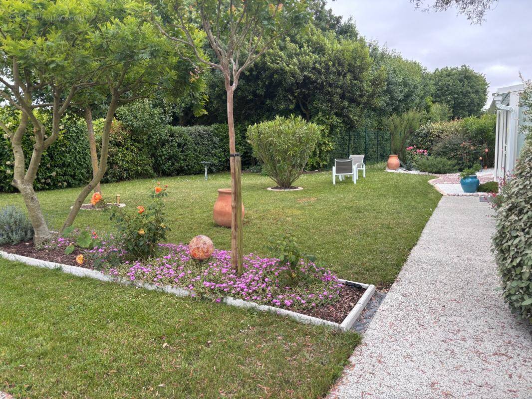 Maison à SAINT-LAURENT-DE-LA-PREE