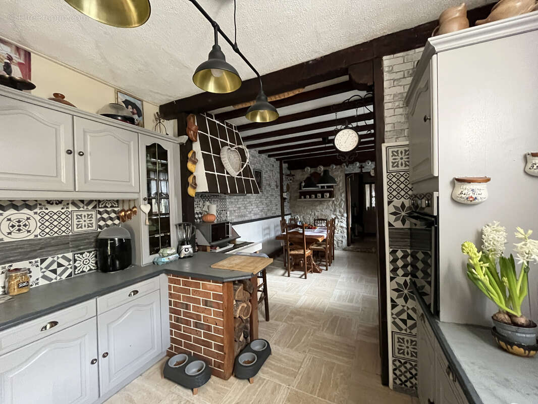 Maison à LA CHAPELLE-LA-REINE