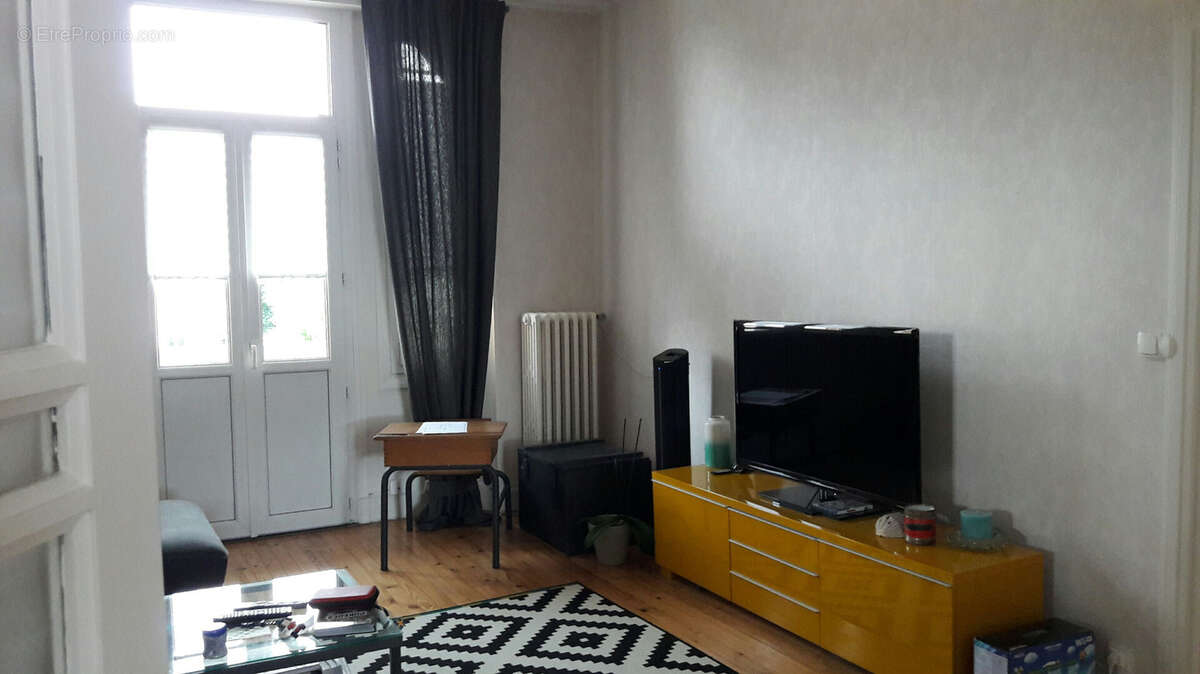 CLERMONT FERRAND, Immeuble 12 pièce(s) 253 m2, rapport 23300€/an, jardin, garages, balcon 491000€ FAI - photo 9