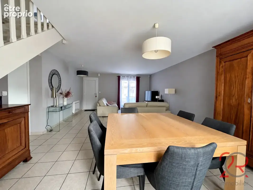Quatre chambres, un jardin arboré et un emplacement qui facilite le quotidien ! - photo 3