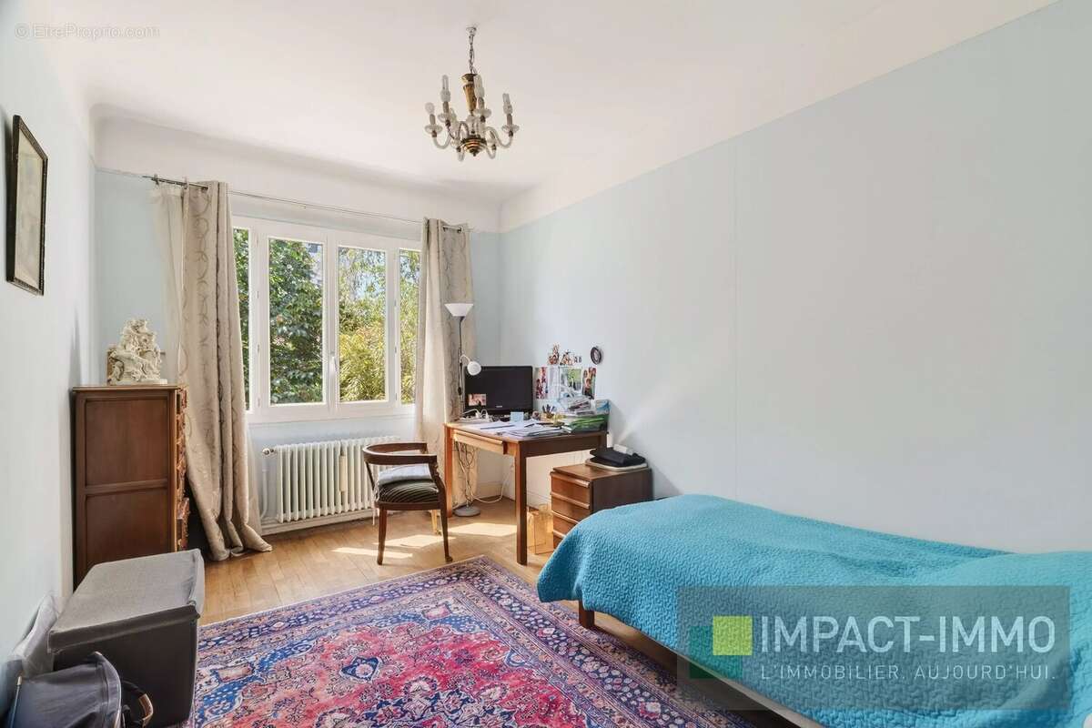 Maison à SURESNES