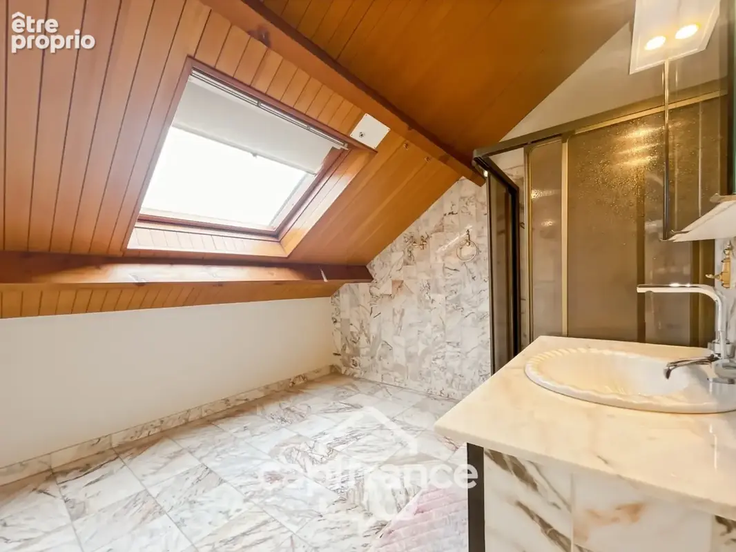 Maison familiale et polyvalente, à Ormesson-sur-Marne, au calme, 4 chambres, dépendance, 2 grands garages, terrain 496 m2 - photo 13