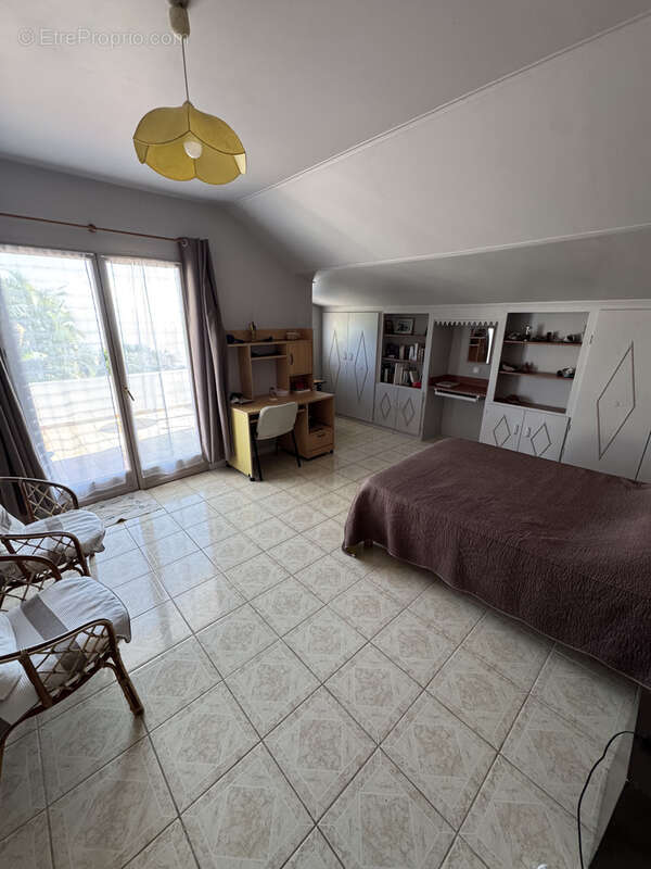 Grande maison FamilialeT6 Bellemene SAINT PAUL - photo 9