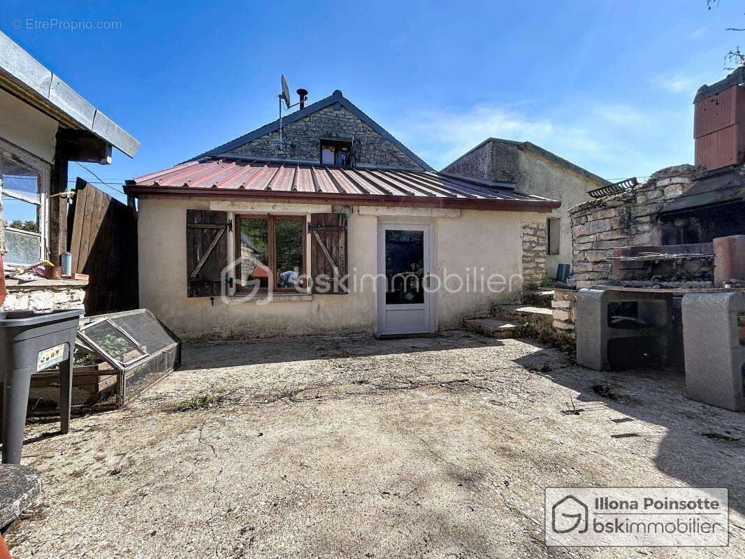 Maison avec terrasse, jardin et garage - photo 6
