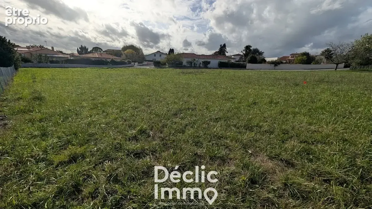Terrain constructible 700m² Linars - photo 2