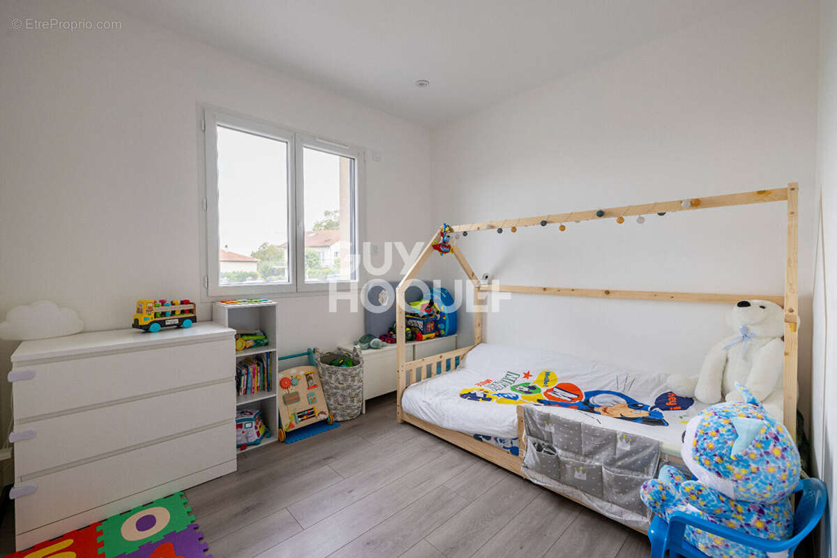 Maison à PESSAT-VILLENEUVE