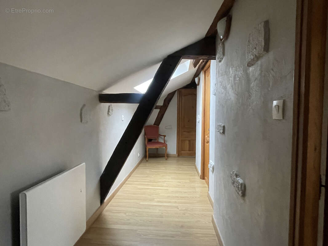 Maison à SAINT-GENEST-D'AMBIERE