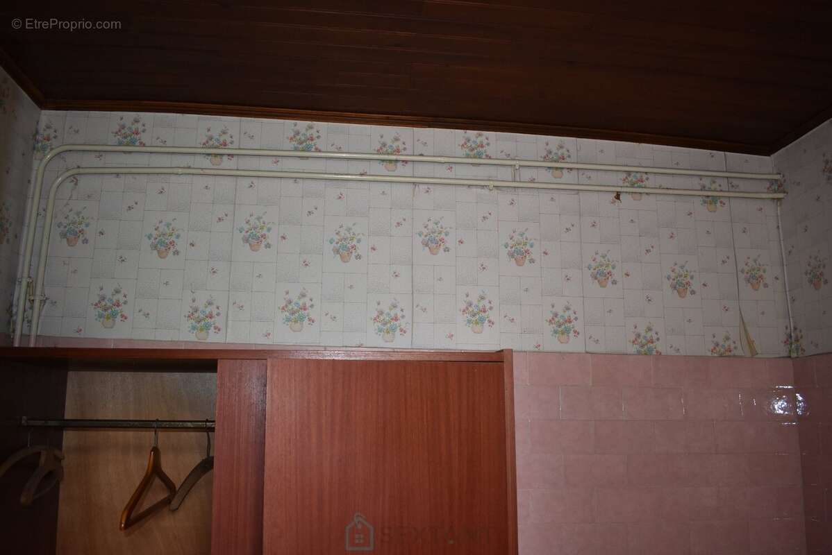Maison plein pied de deux chambres au calme pres de la riviere a restaurer - photo 14