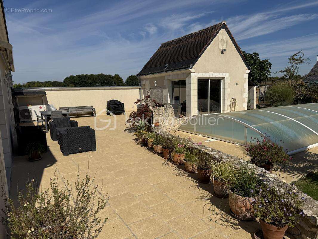 Maison à SAINT-ANTOINE-DU-ROCHER