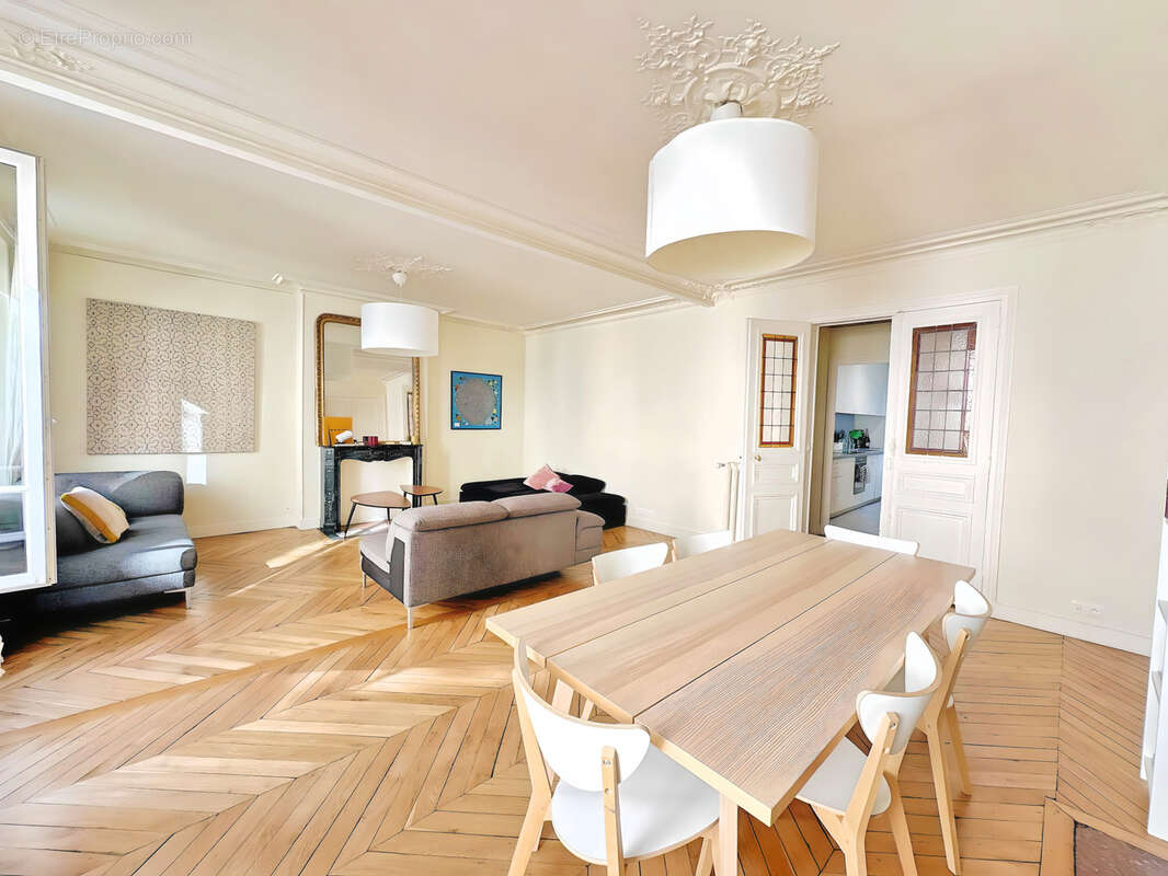 Appartement à PARIS-16E