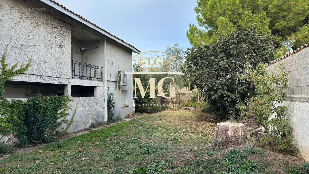 Appartement à MAUGUIO
