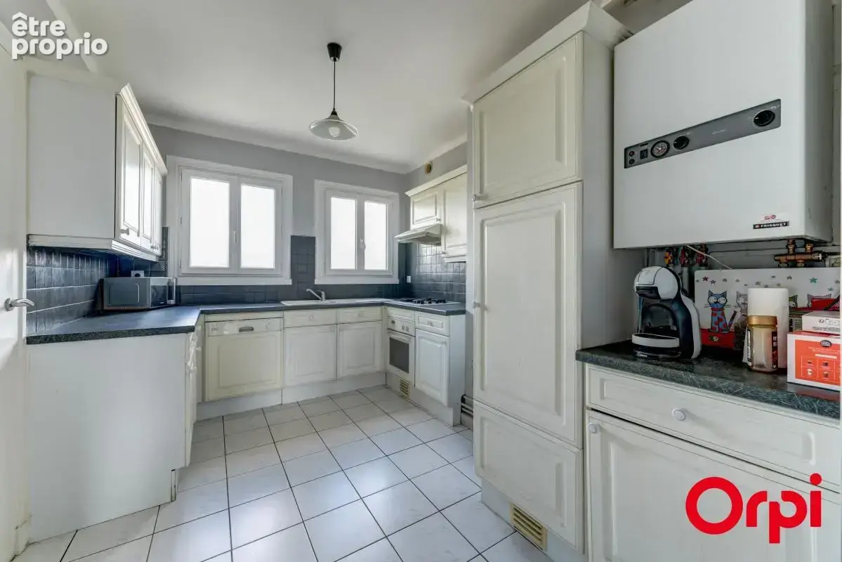 CALUIRE CENTRE BOURG - T3 de 79 m² avec vue dégagée - photo 7