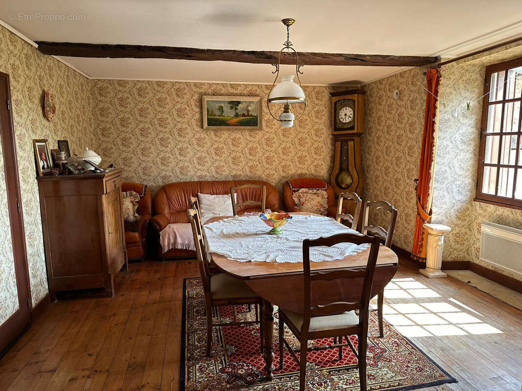 Maison à SAINT-AQUILIN