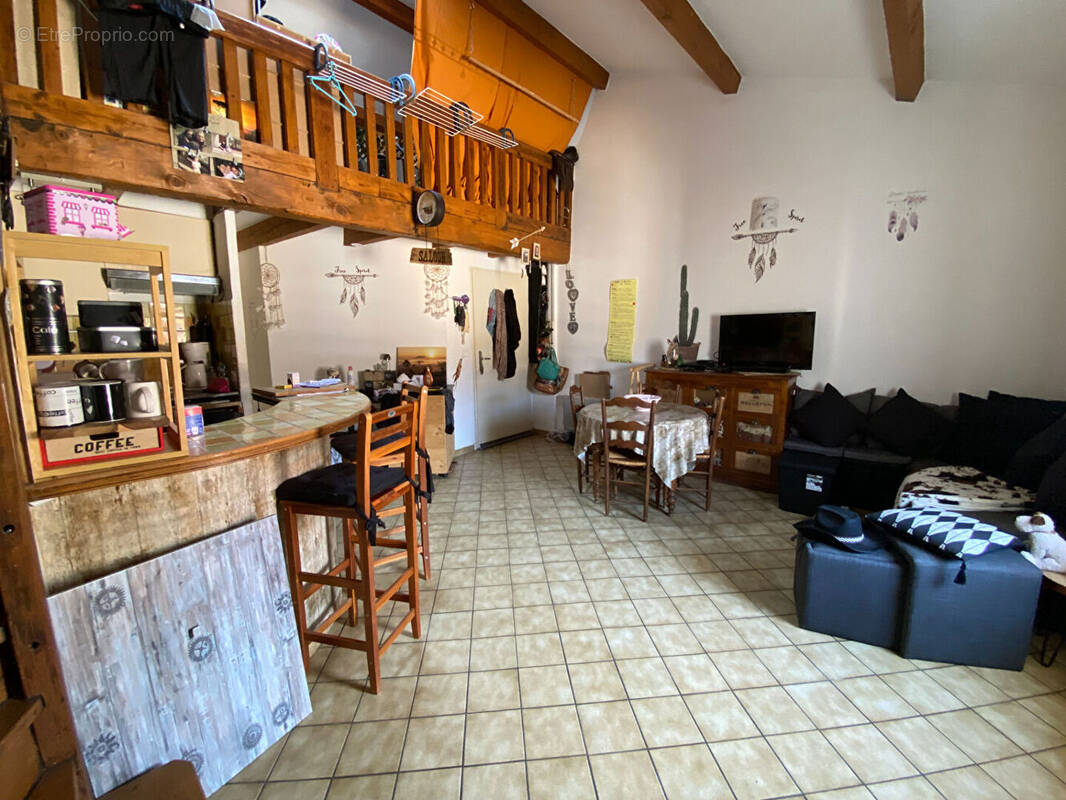 Appartement à SOLLIES-PONT