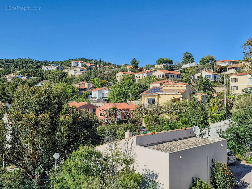Appartement T3 avec vues dégagées et aperçu mer - Hyères - photo 6