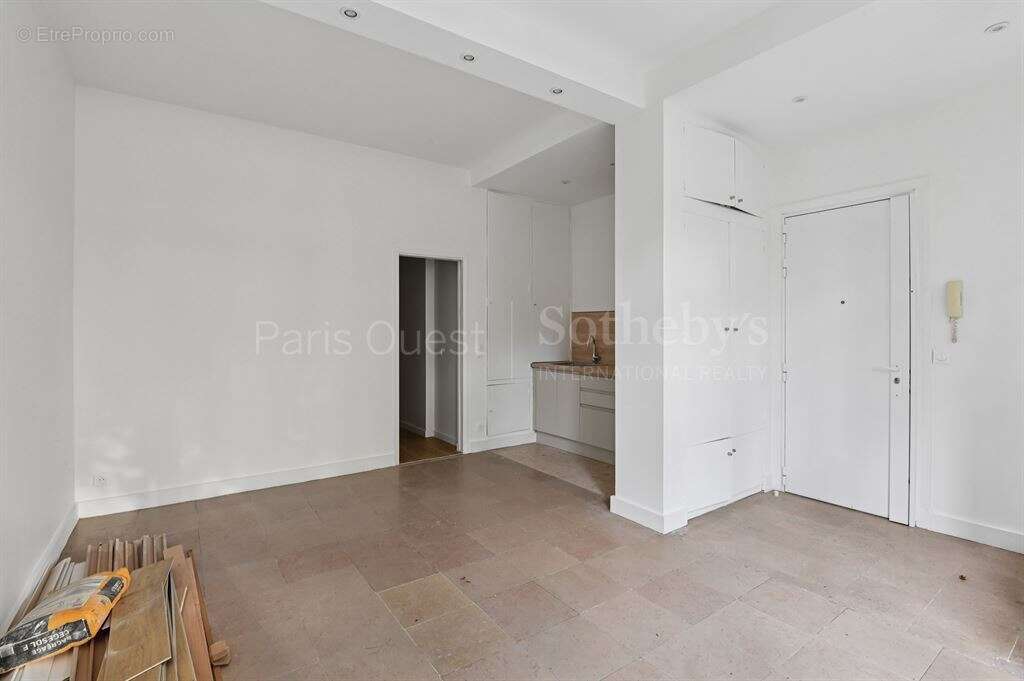Appartement à PARIS-16E