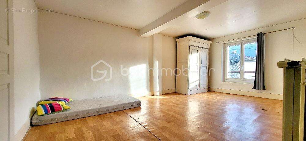 Maison à BEAUCROISSANT